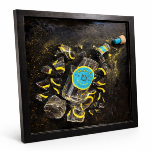 Catalogo Quadro in resina con bottiglia Malfy Gin e vetro esploso su sfondo nero oro