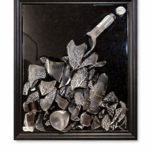 Catalogo Quadro in resina con bottiglia Belvedere Vodka e vetro esploso su sfondo nero